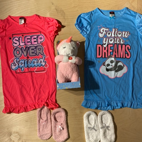 Girl’s Pajama Bundle with Plush size 8 (HU) - Picture 11 of 13